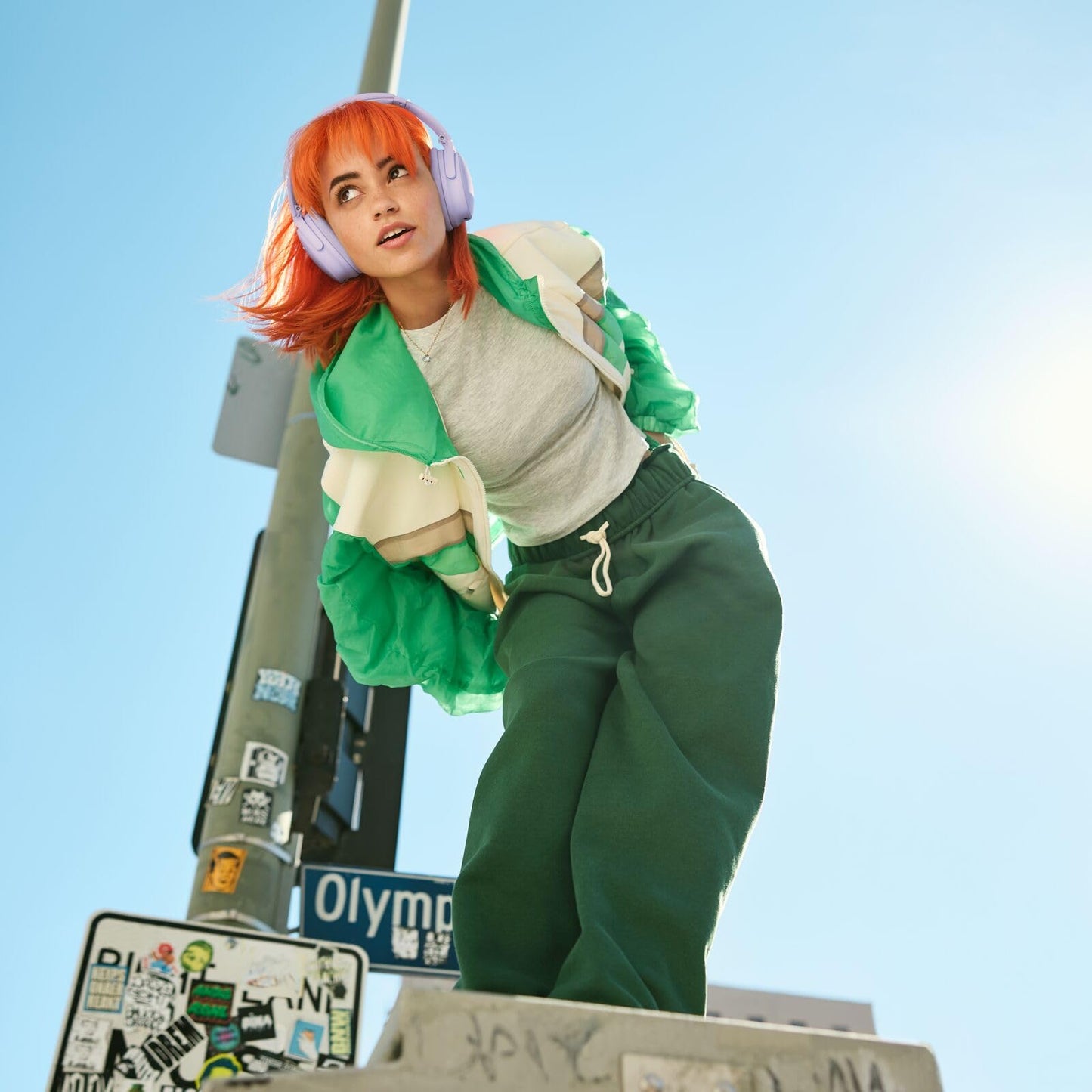 Bose QuietComfort Bluetooth Headphones, Wireless Headphones, Over Ear Noise Cancelling Headphones with Mic, Up To 24 Hours of Battery Life, White Smoke