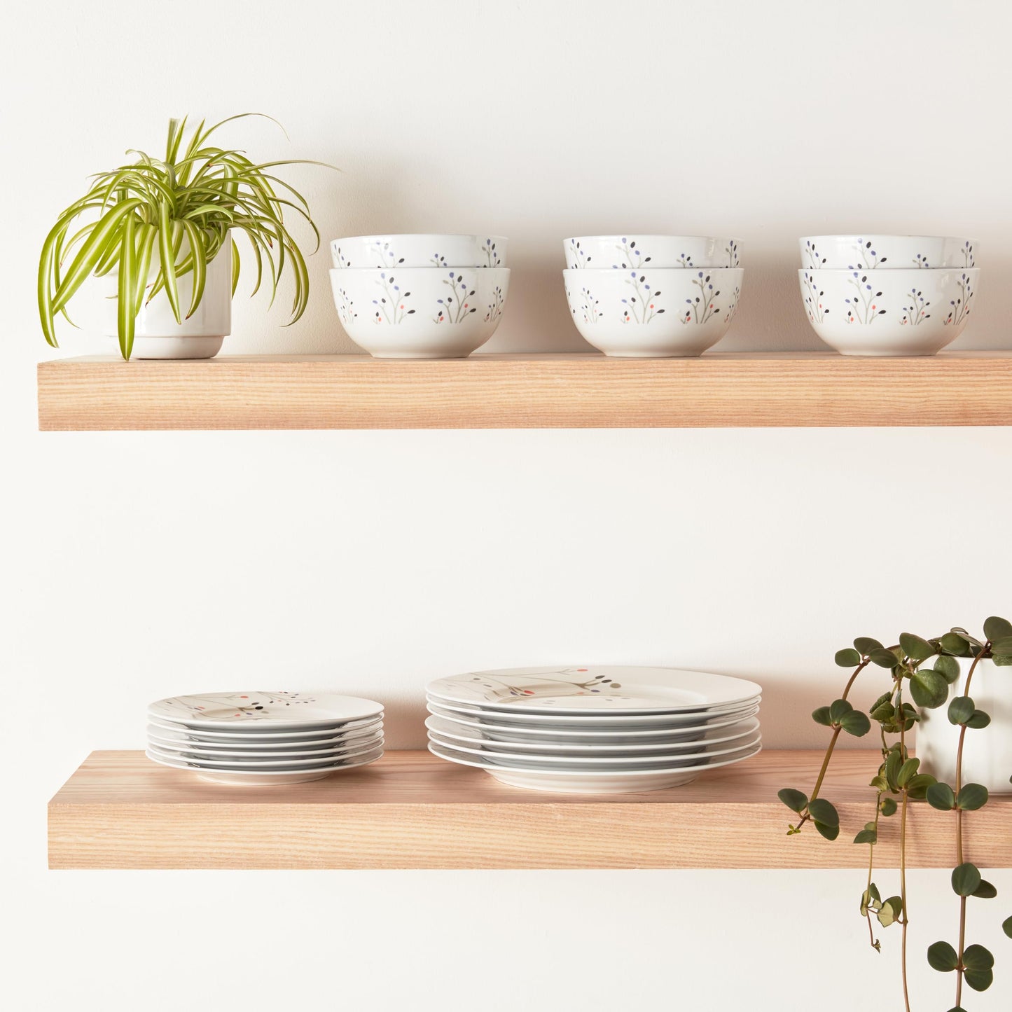 Amazon Basics 18-Piece Kitchen Dinnerware Set, Plates, Dishes, Bowls, Service for 6, White Porcelain Coupe