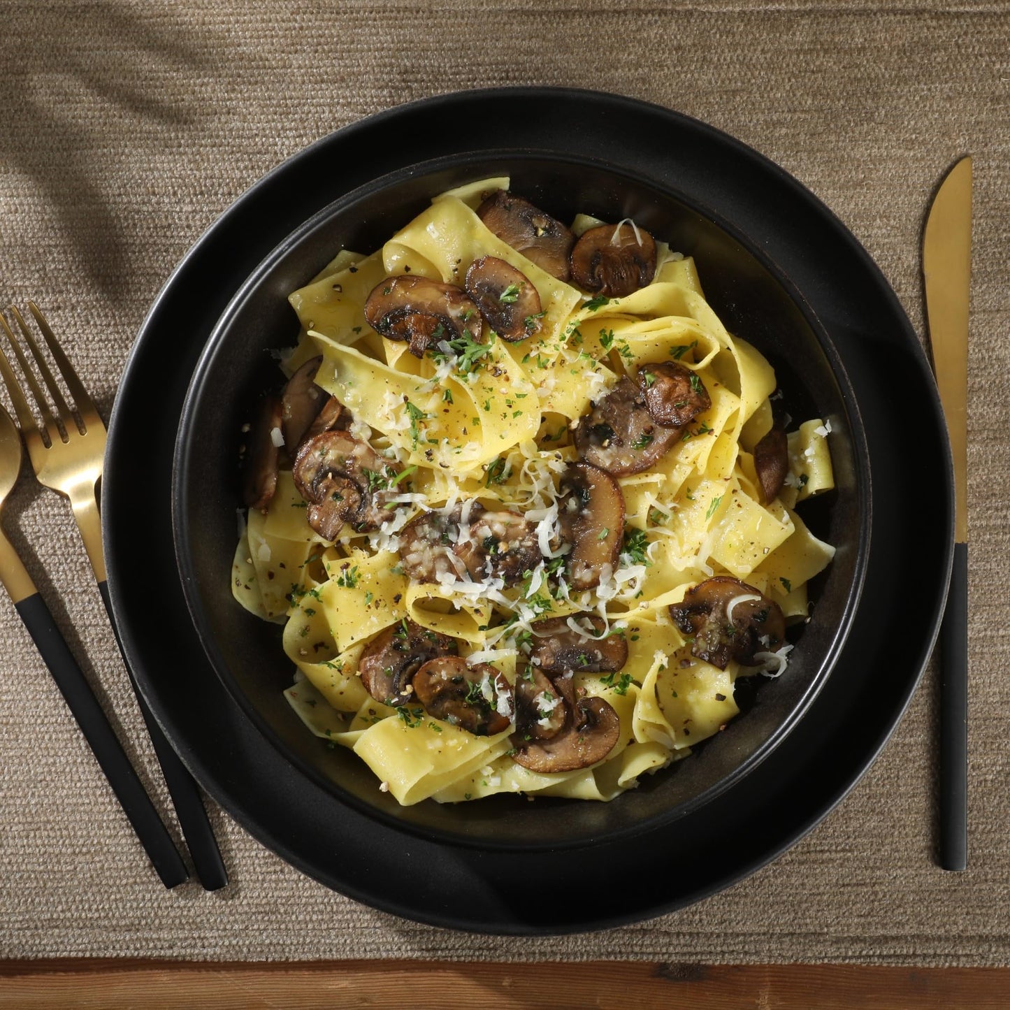 Gibson Soho Lounge Square Reactive Glaze Dinnerware Set, Red, Service for 4 (16pcs)